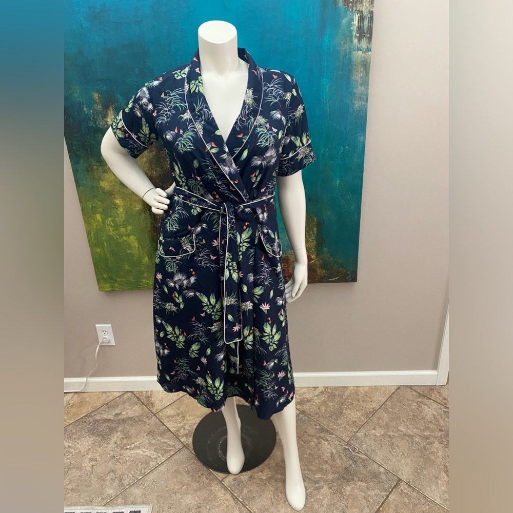 Rachel Roy collection size large navy with floral pattern.